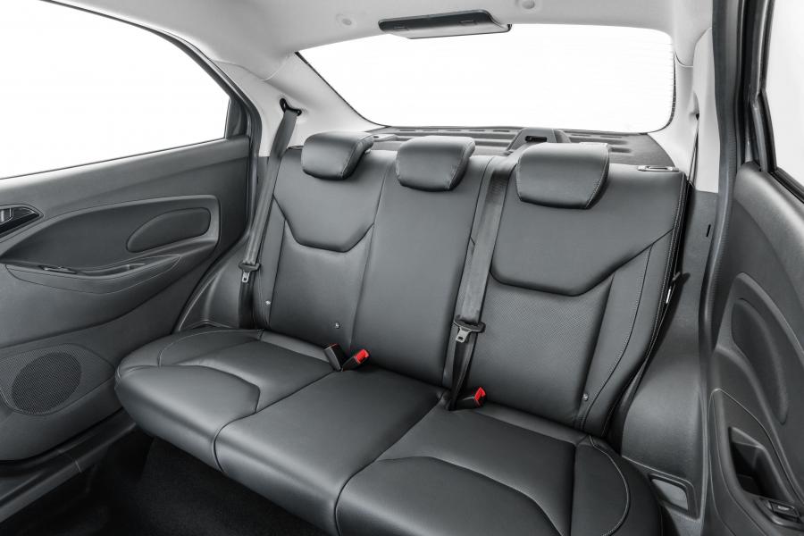 Интерьер Ford Ka Titanium Sedan 2018 года  (LA) (фото 13 из 19)